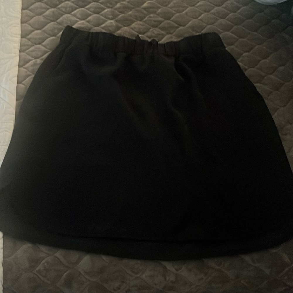 lululemon black skirt